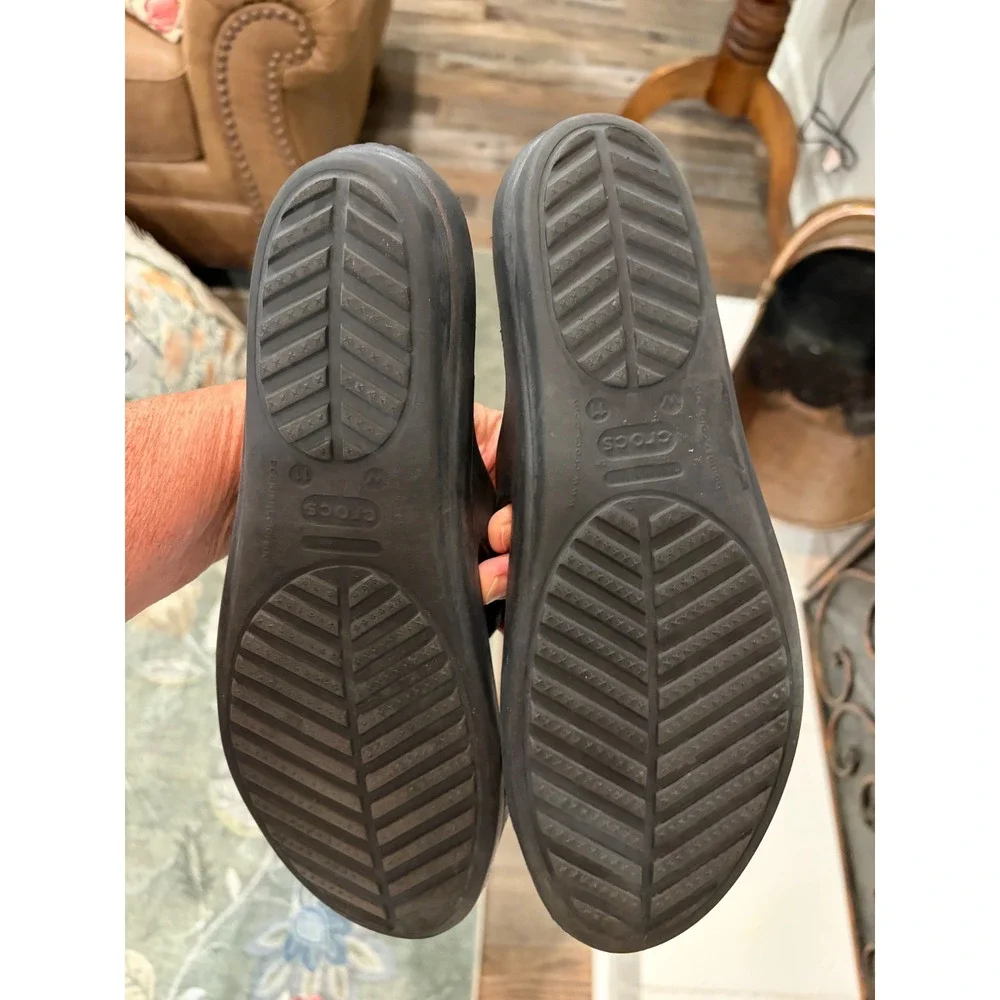 Crocs Sanrah Hammered Circle Wedge Sandals Black Silver Women 11 Beach slide